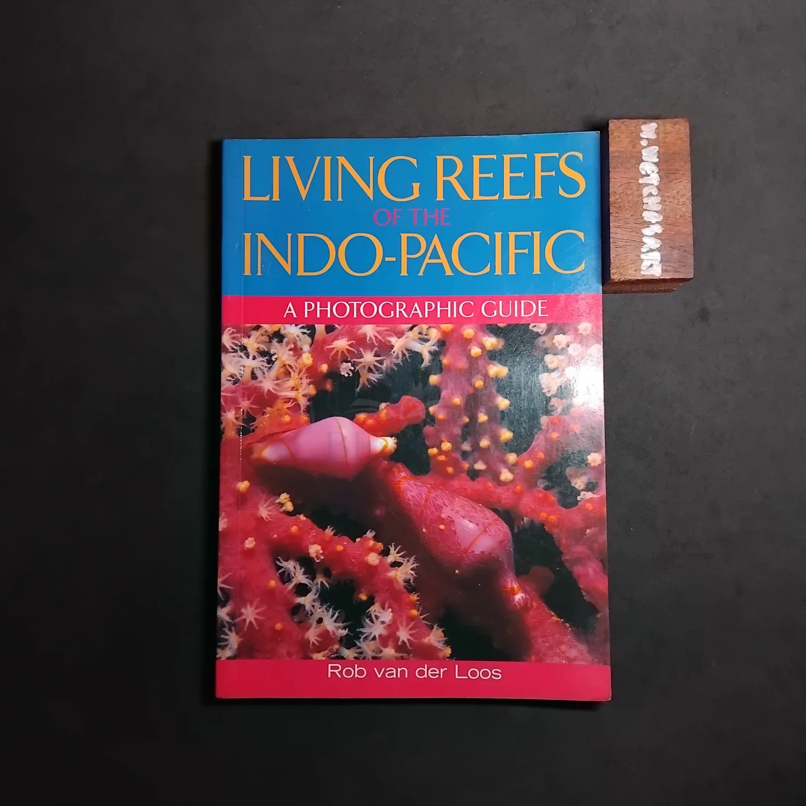 LIVING REEFS OF THE INDO-PACIFIC